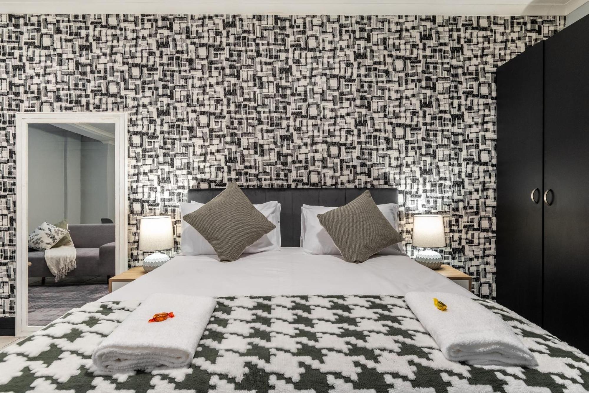 The Square 135- Studio With Free Parking, Pool & Gym Access Apartment Cape Town Exterior photo