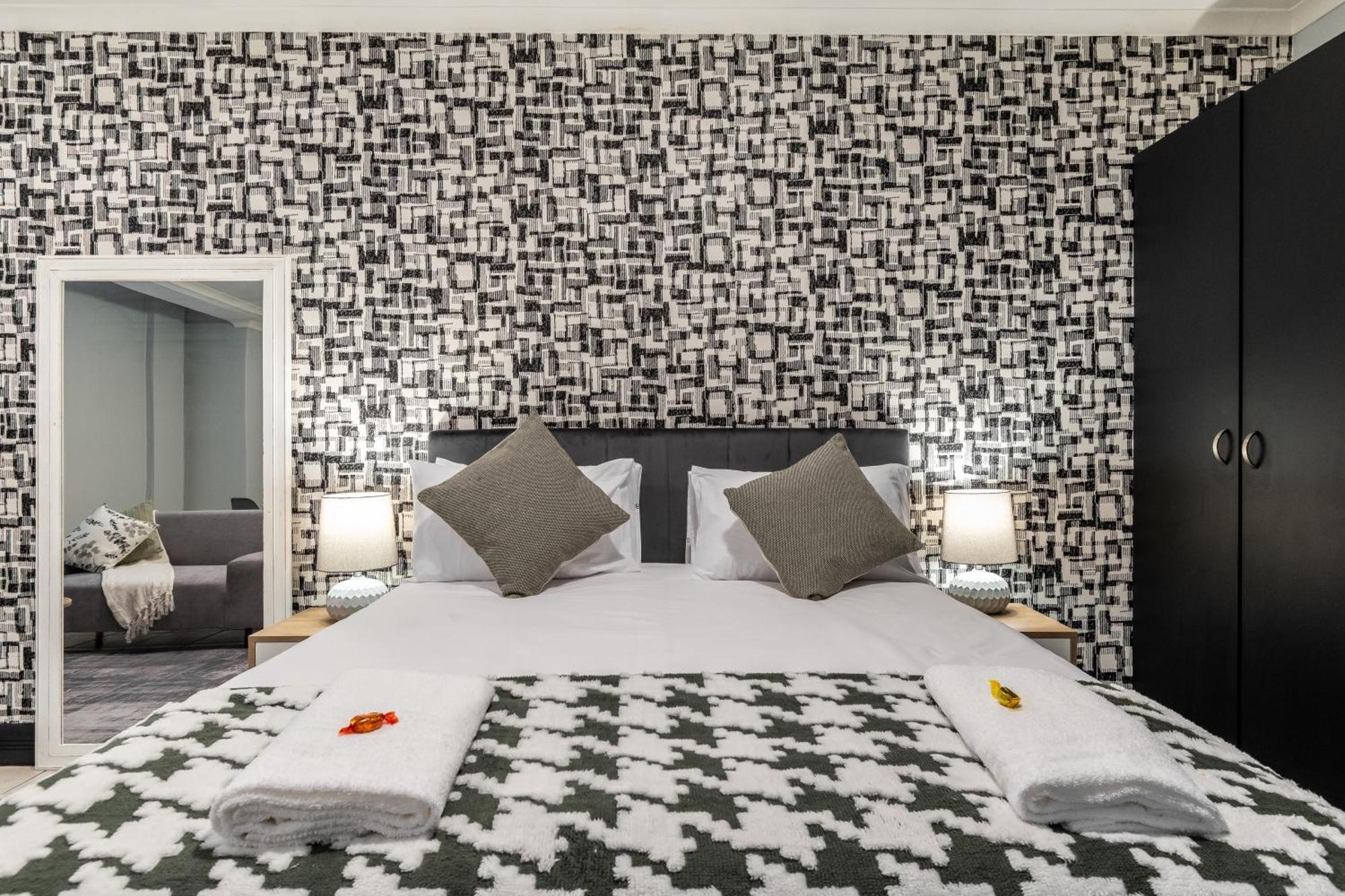 The Square 135- Studio With Free Parking, Pool & Gym Access Apartment Cape Town Exterior photo